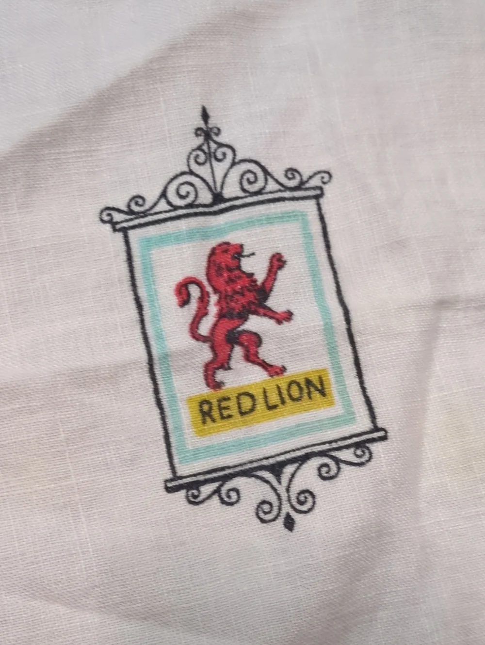 Vintage Embroidered Linen Cocktail Napkins - Crest Motif (Set of 4)